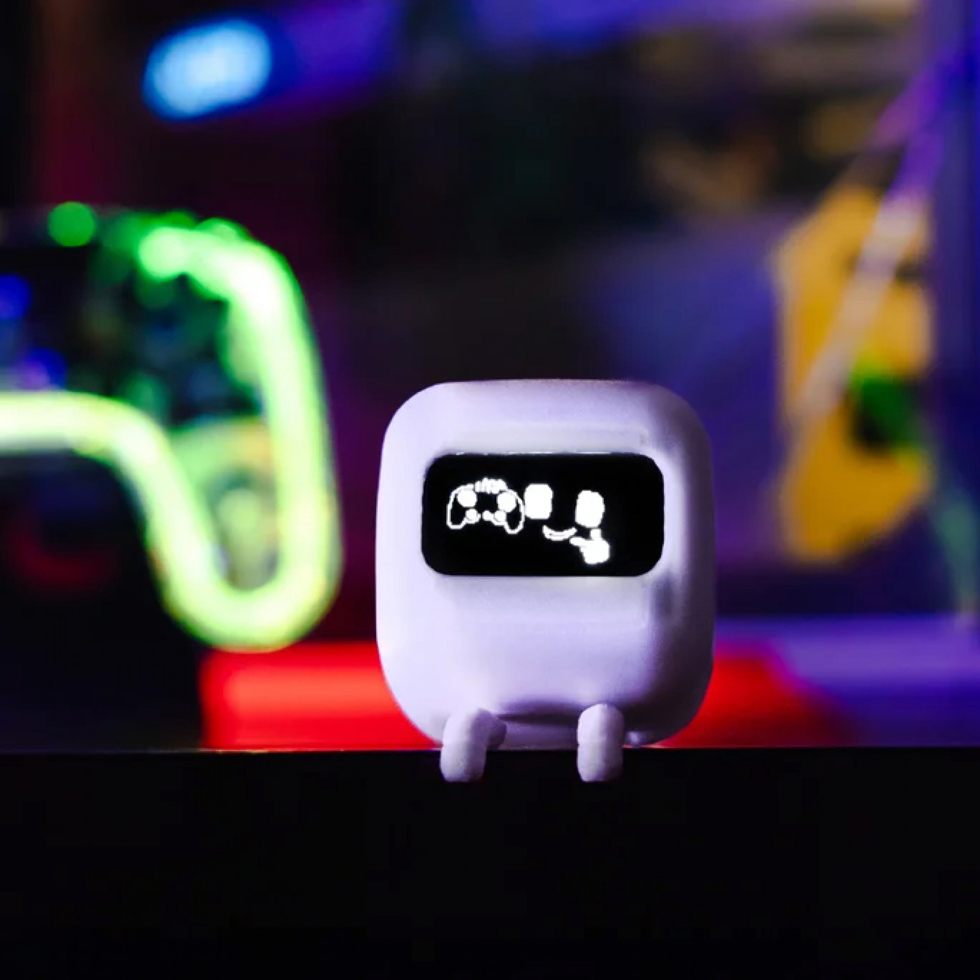 Інтерактивний робот-компаньйон для робочого столу CHOTU BOT